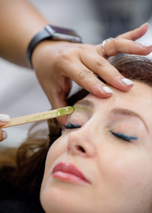 woman-getting-wax-on-her-eyebrows